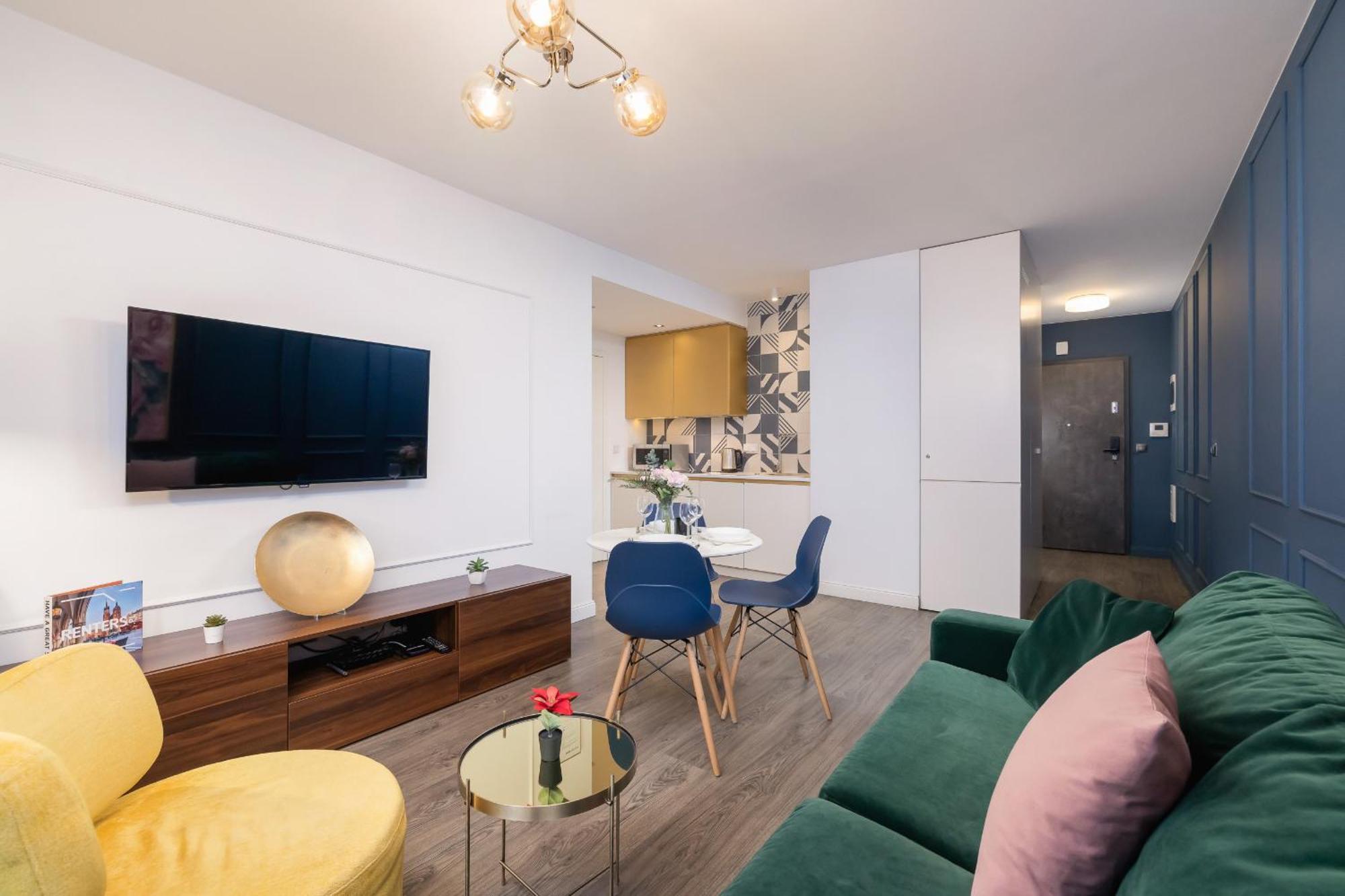 Blue And Green Apartment With Bright Pink Bedroom In Krakow By Noclegi Renters Extérieur photo