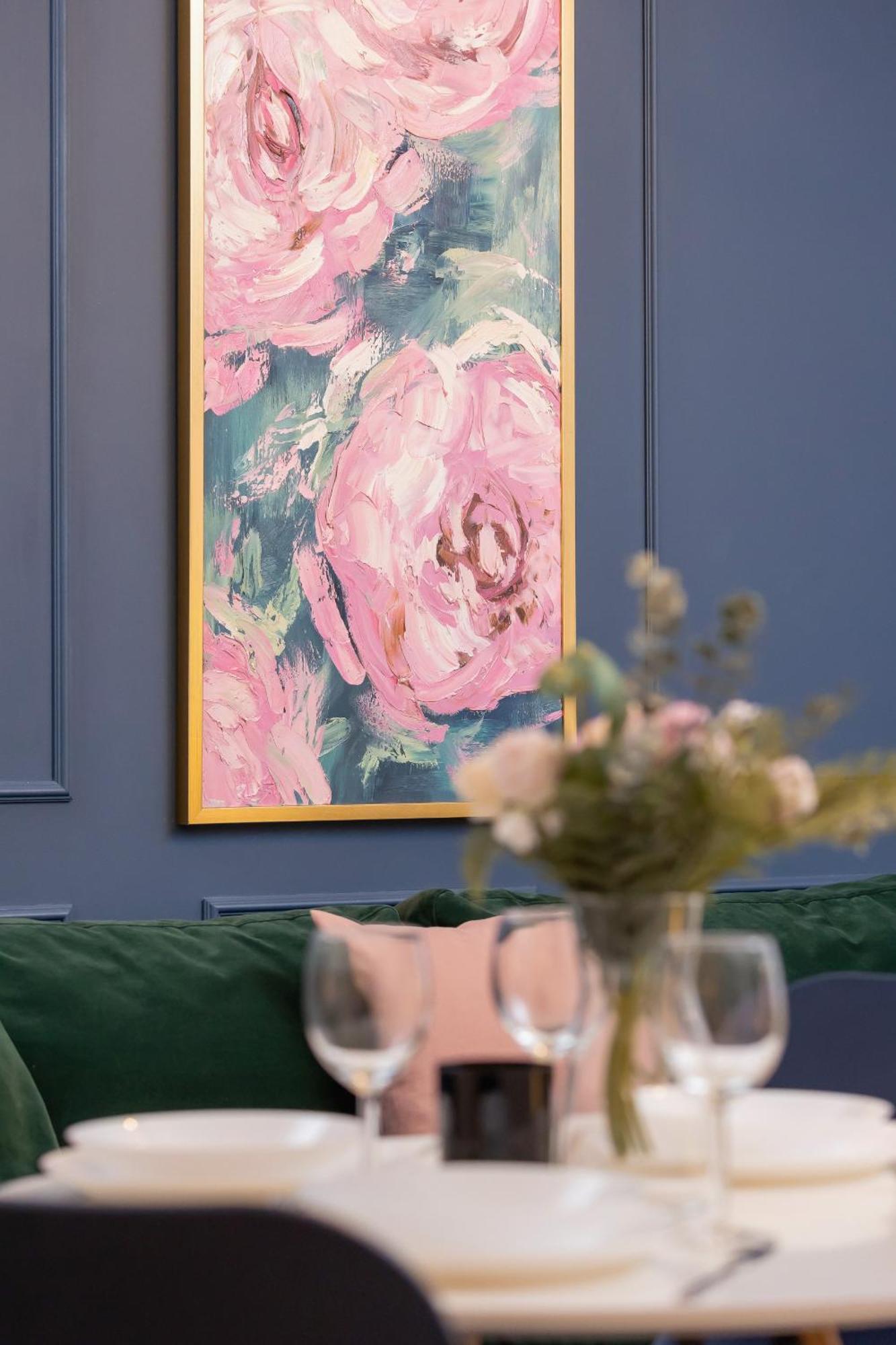 Blue And Green Apartment With Bright Pink Bedroom In Krakow By Noclegi Renters Extérieur photo